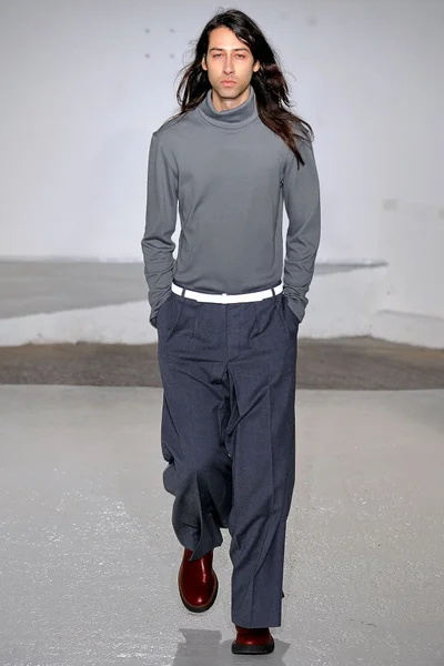 Look 16
